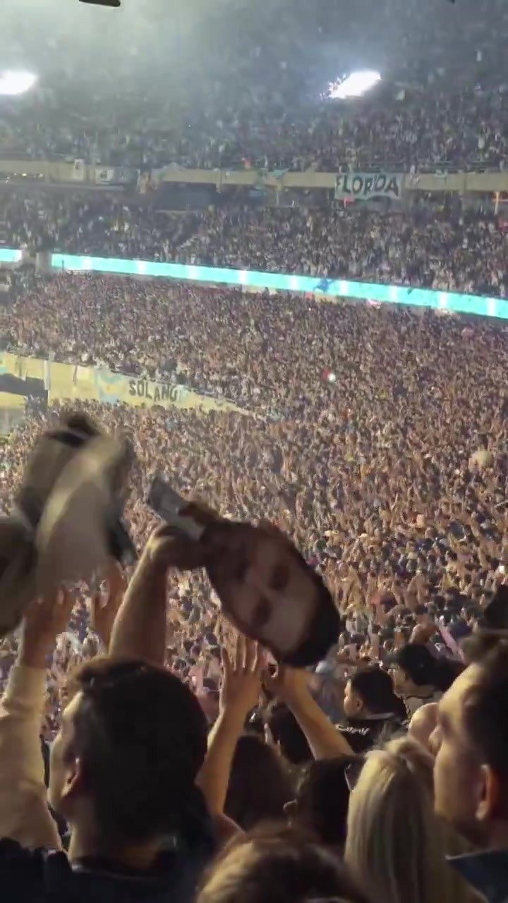 全场山呼海啸！8.5万人齐声大喊梅西，隔着屏幕都感受到了震撼
