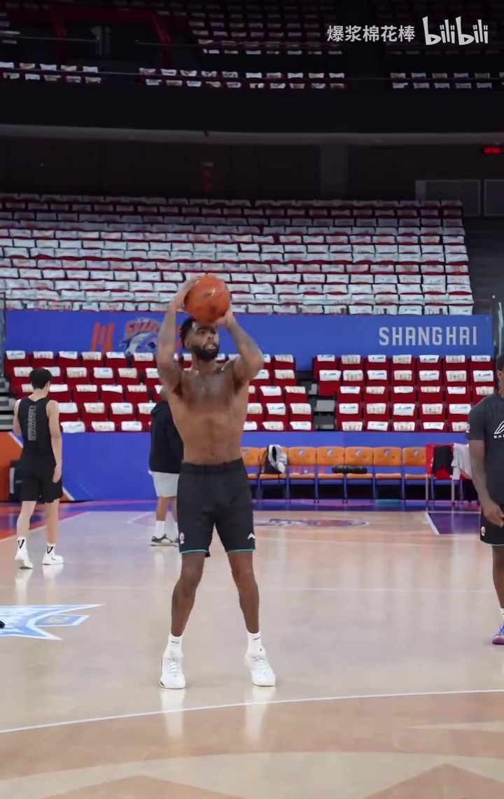 在NBA不算大块头的拉塞尔这身肌肉在CBA是什么水平？